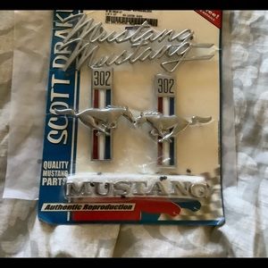 1964 mustang emblem